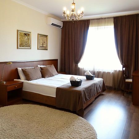 Henry Ford Mini Hotel Odessa Esterno foto