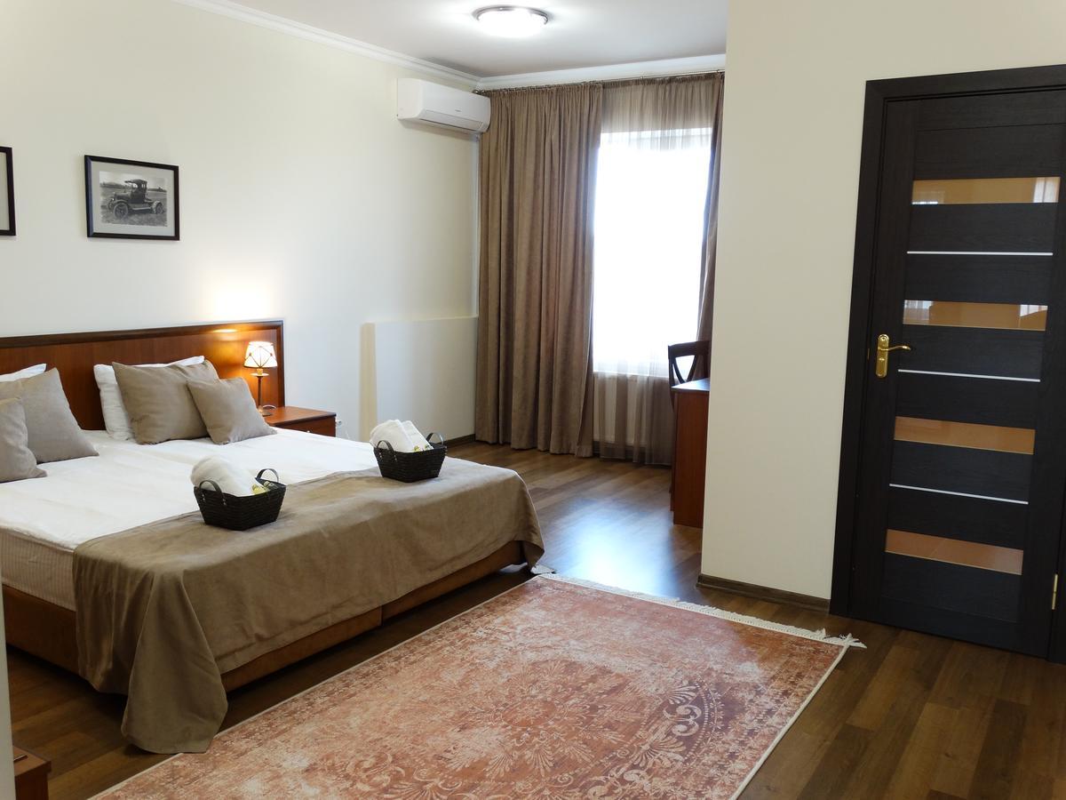 Henry Ford Mini Hotel Odessa Esterno foto