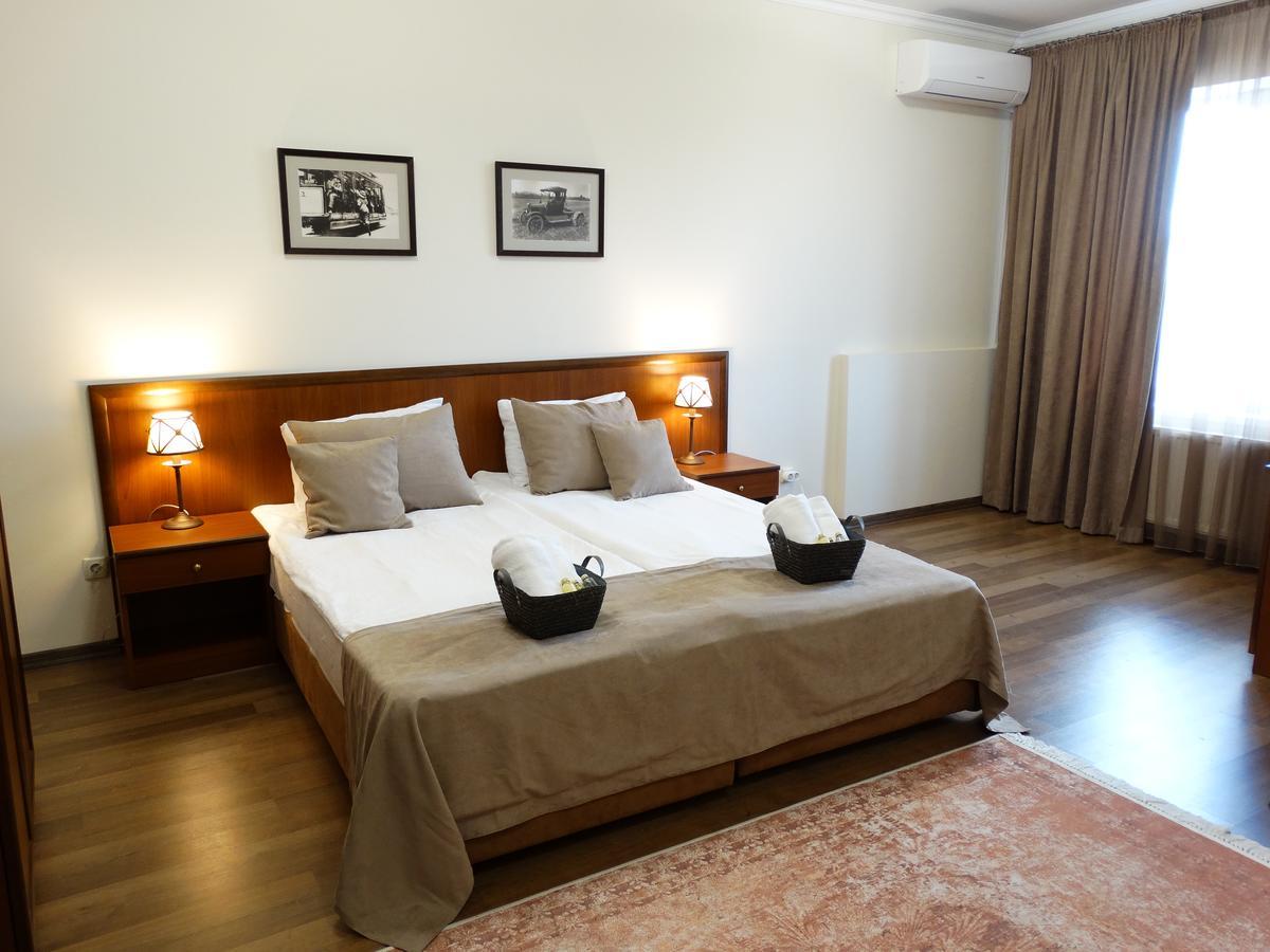 Henry Ford Mini Hotel Odessa Esterno foto