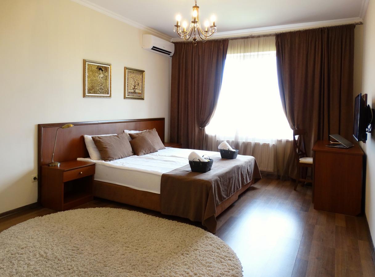 Henry Ford Mini Hotel Odessa Esterno foto