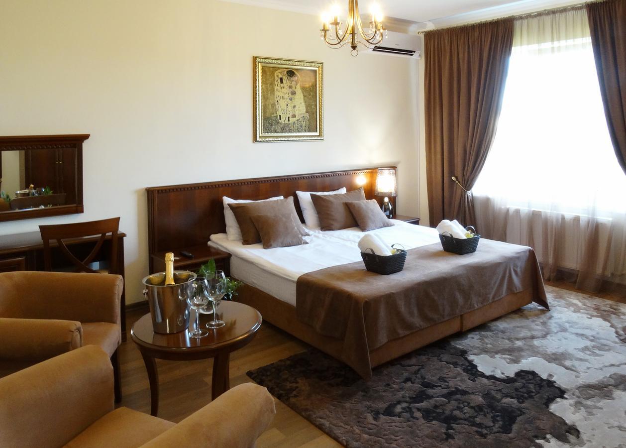 Henry Ford Mini Hotel Odessa Esterno foto